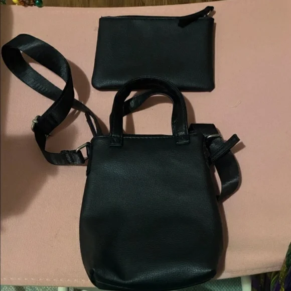 Tahari Black Crossbody Bag Set, 2 Pieces, NWOT - Picture 3 of 5